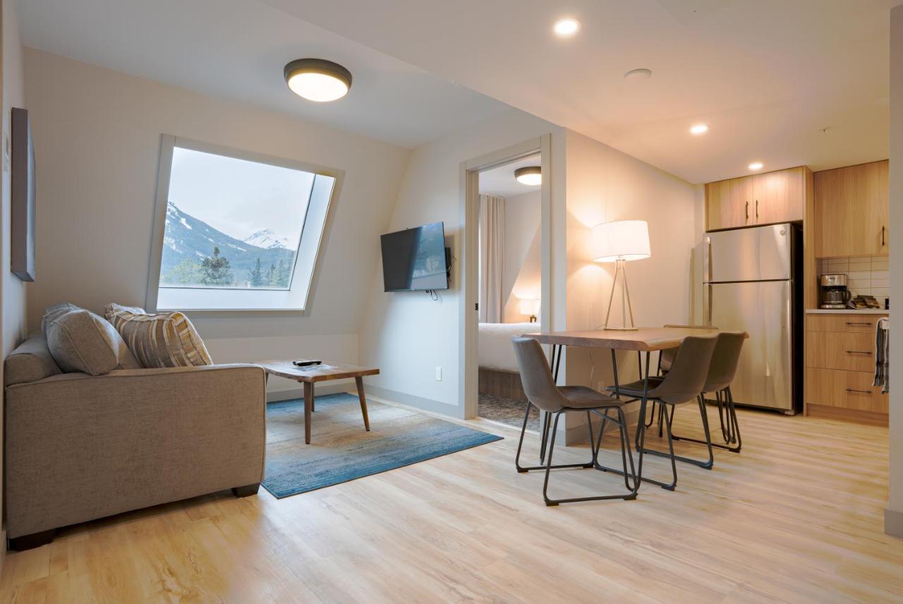 Basecamp Suites Банф Екстериор снимка