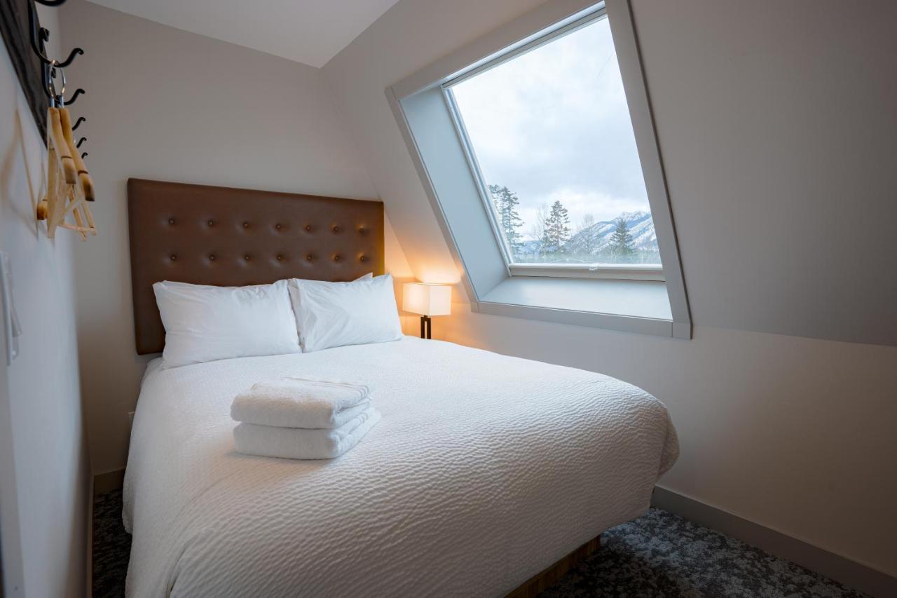 Basecamp Suites Банф Екстериор снимка