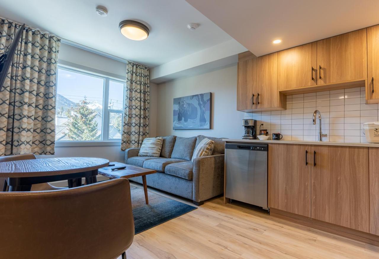 Basecamp Suites Банф Екстериор снимка