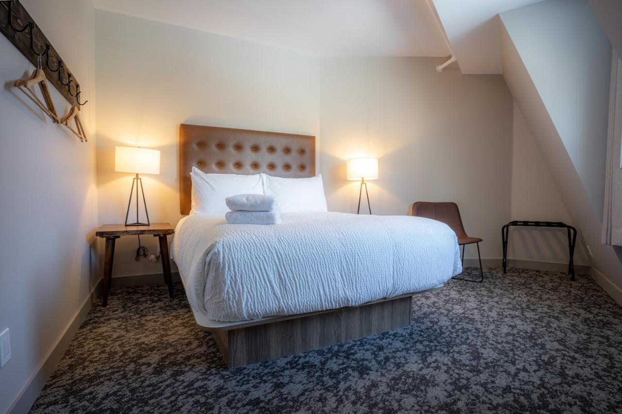 Basecamp Suites Банф Екстериор снимка